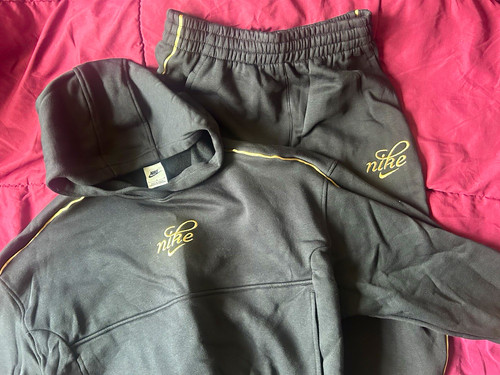 Nike kids 2-Piece Sweatsuit Set Black/Gold Logo Fleece Hoodie Pa
