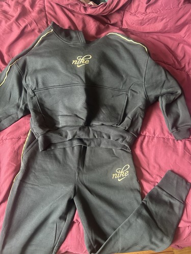 Nike kids 2-Piece Sweatsuit Set Black/Gold Logo Fleece Hoodie Pa - photo 4