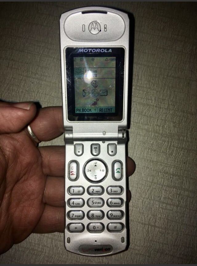 Motorola 720c Cell Phone •Verizon• - photo 3