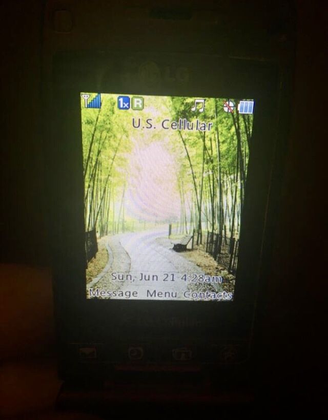 LG UX280 “Wine” Cell Phone •US Cellular• - photo 4