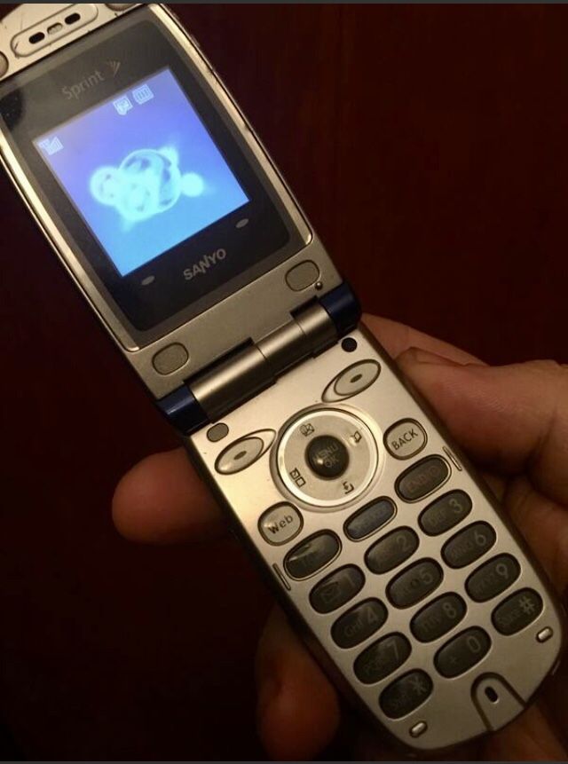 Sanyo VI-2300 Cell Phone •Sprint• - photo 3