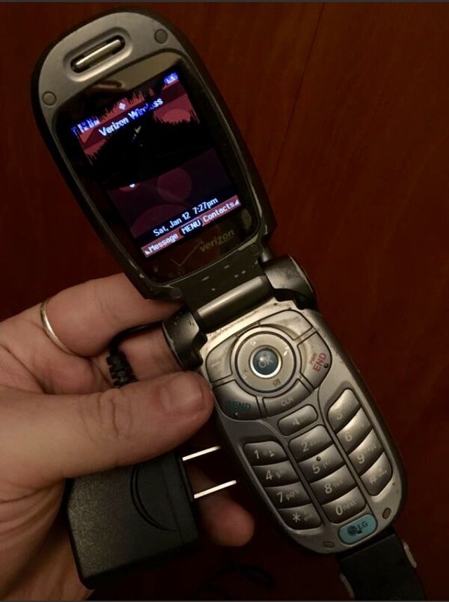 LG VX8300 Cell Phone •Verizon• - photo 3