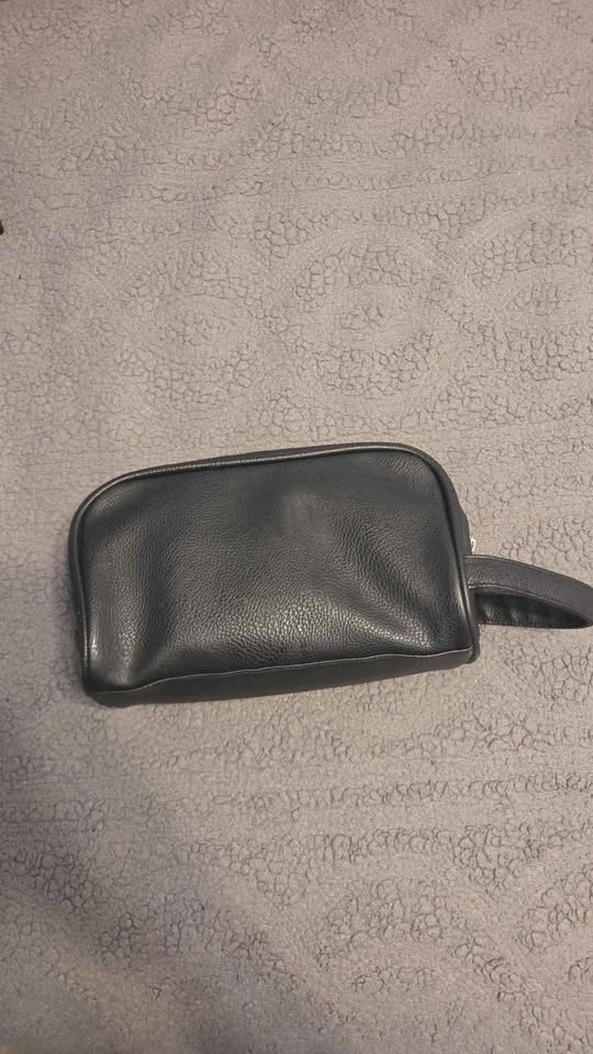 SwissGear Black Leather Toiletry Bag - photo 2