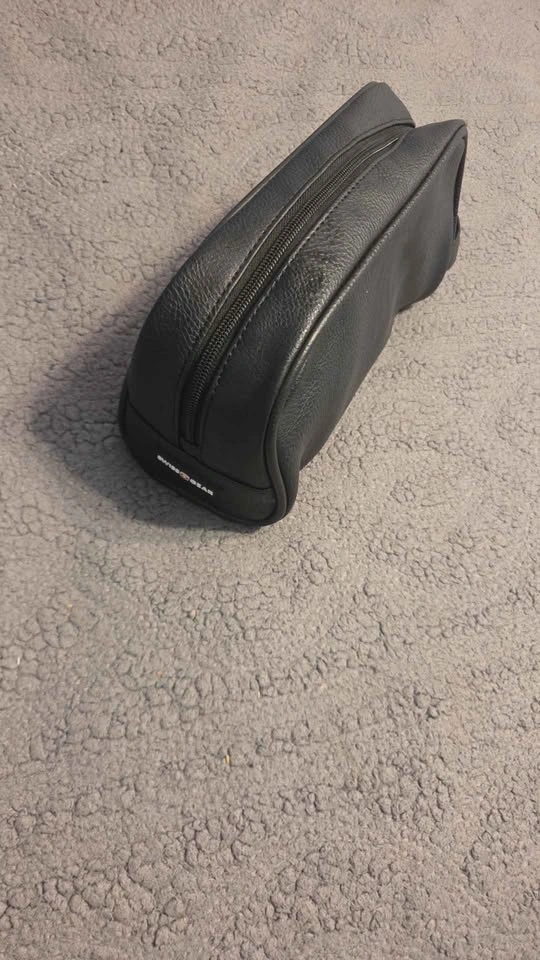 SwissGear Black Leather Toiletry Bag - photo 3