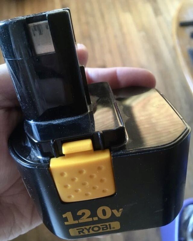 Ryobi 12V Charge+ Dock And Battery - photo 3