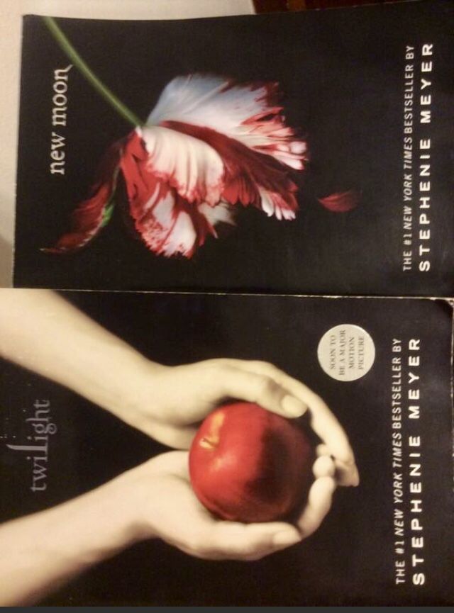 Twilight/New Moon Paperback Combo - photo 2