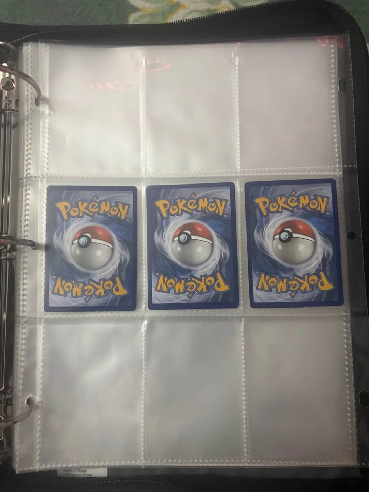 Pokémon Pikachu Card Lot - photo 2