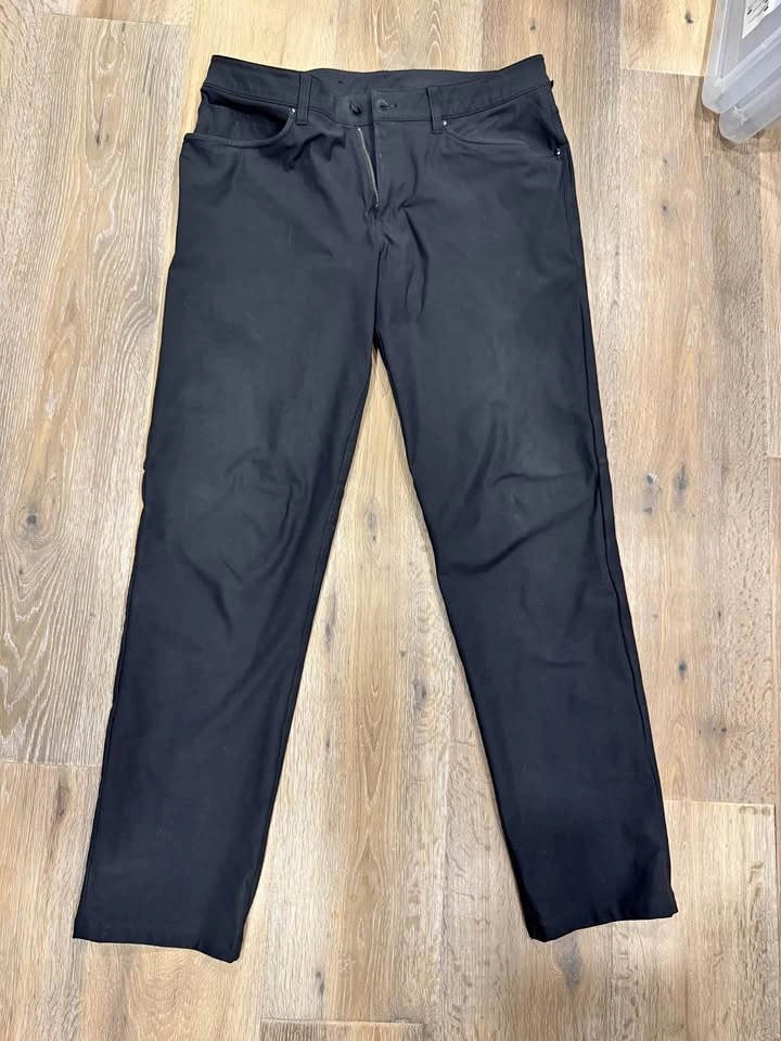 Lululemon 5 pocket black pants W34 L32