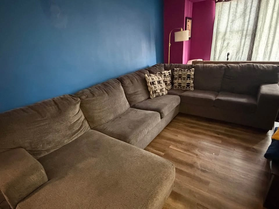 HUGE 3 piece sectional - photo 2