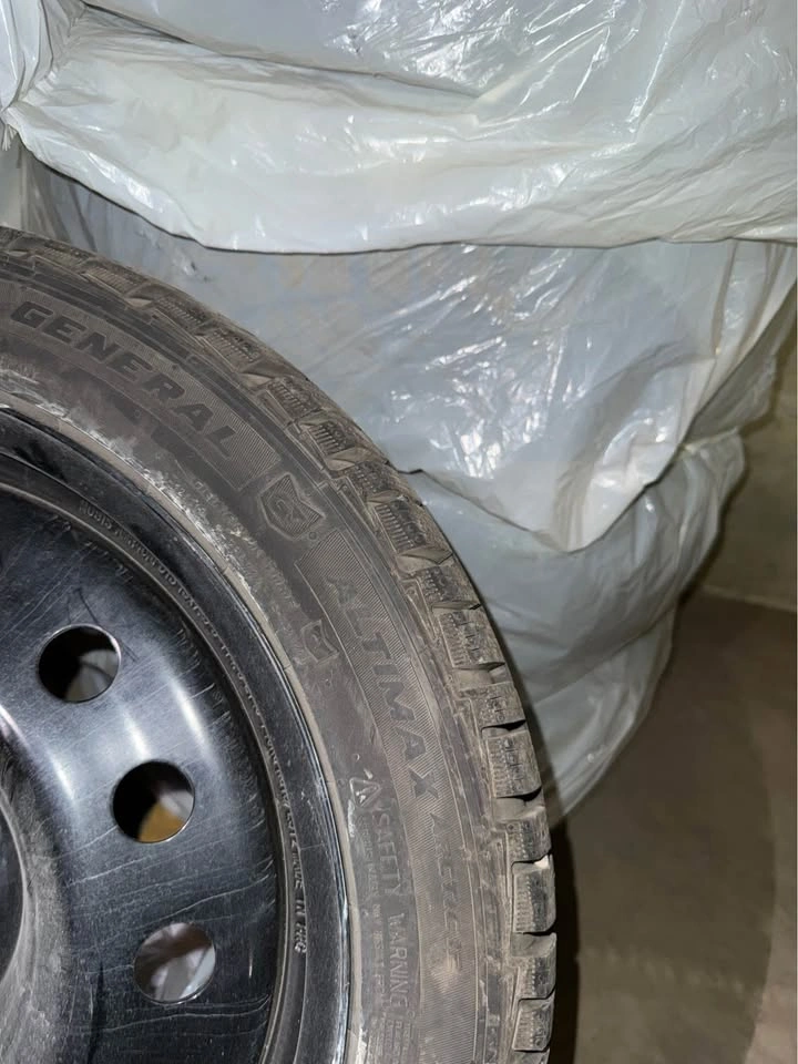 Winter Tires W/ RIMS & TPMS - 235/45 R18 - photo 3