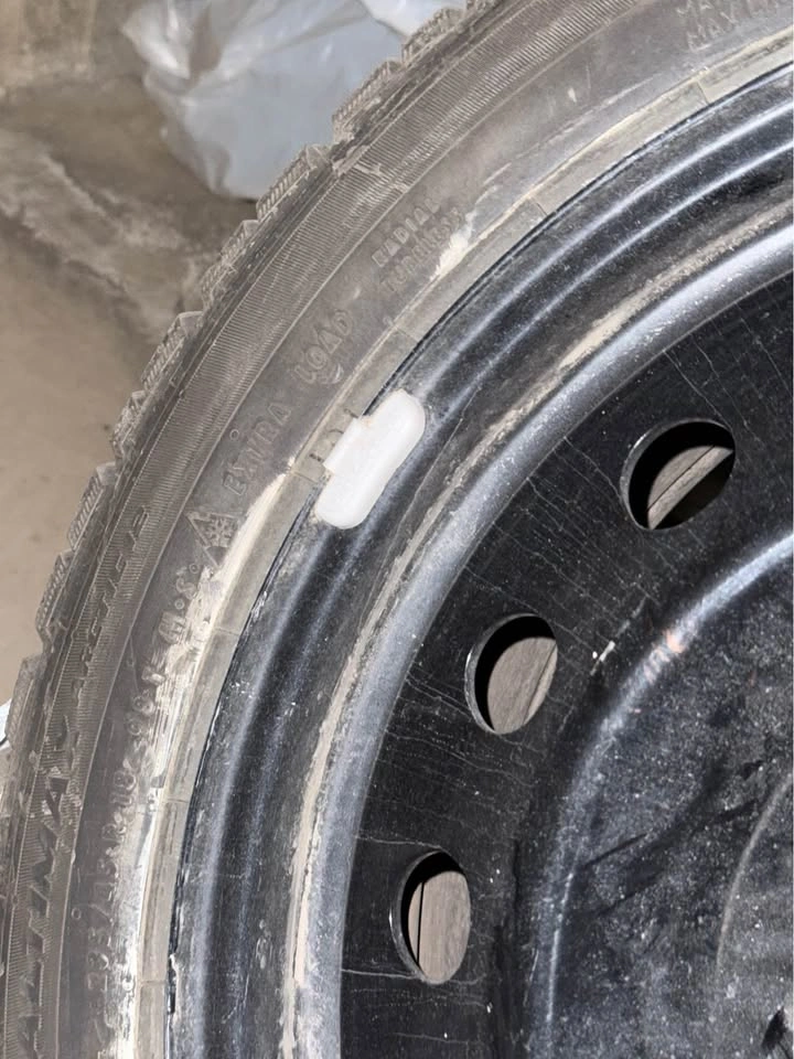 Winter Tires W/ RIMS & TPMS - 235/45 R18 - photo 4