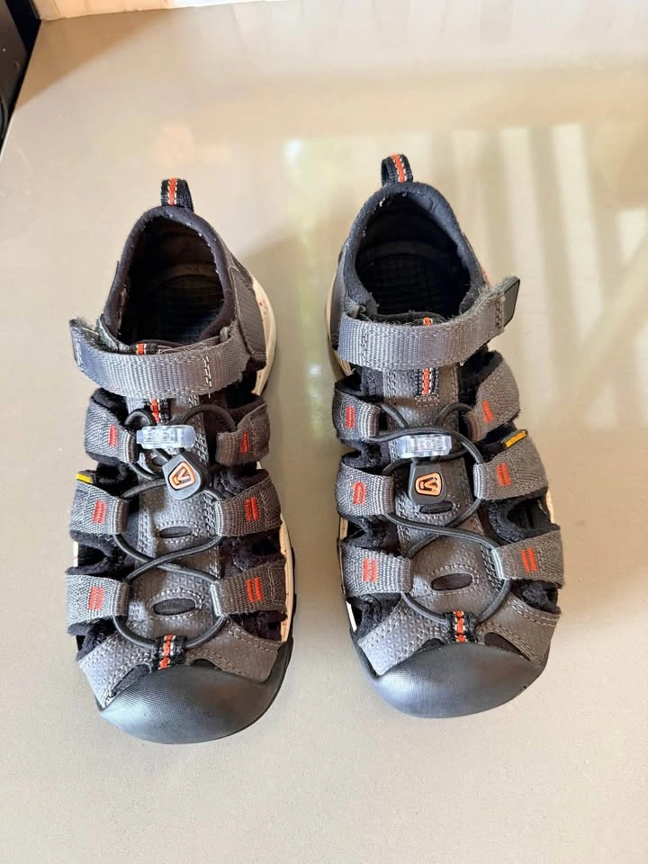 KEEN washable sandals size 2 big kids