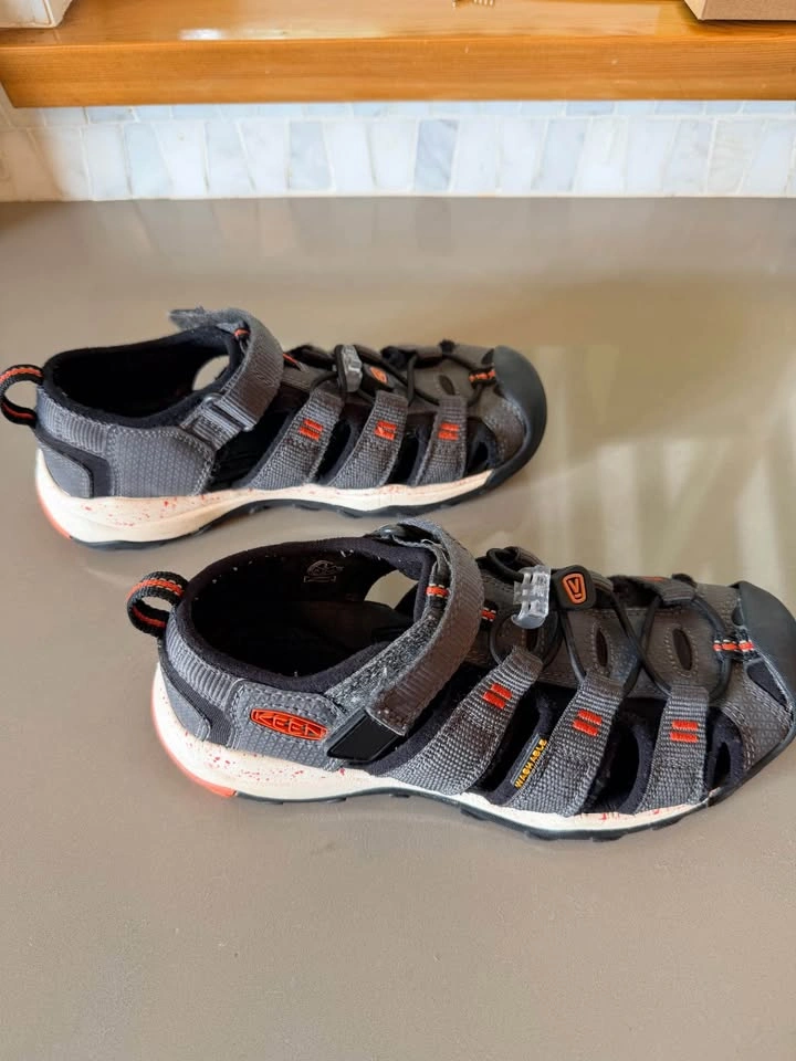 KEEN washable sandals size 2 big kids - photo 2