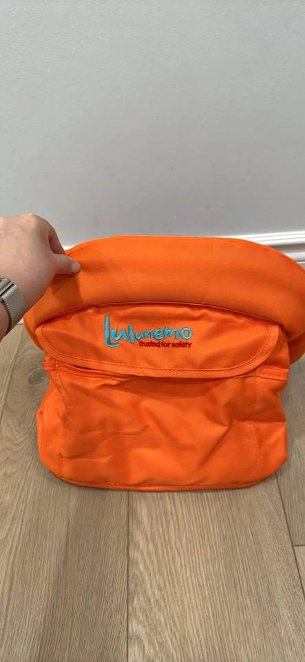 Lulunemo portable baby seat