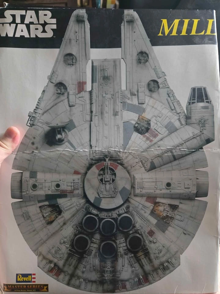 Revell Master Series Star Wars Millenium Falcon Model Set 5093 - photo 3