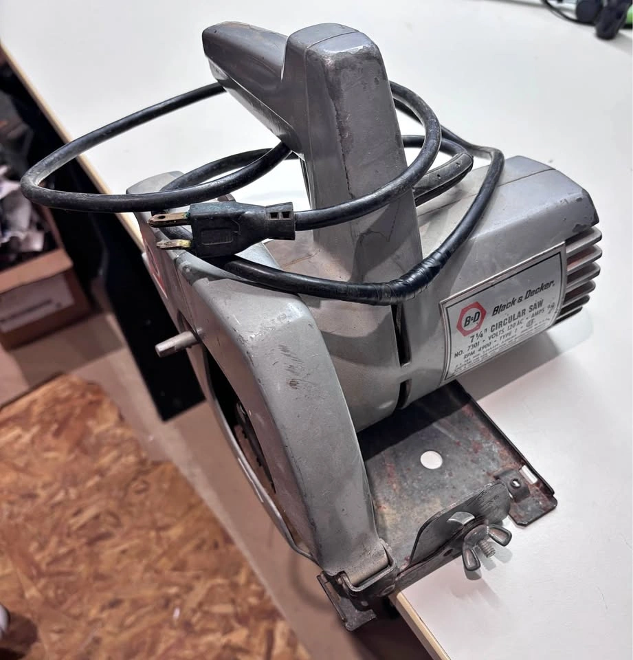 Vintage Black & Decker 7-1/4 inch Circular Saw
