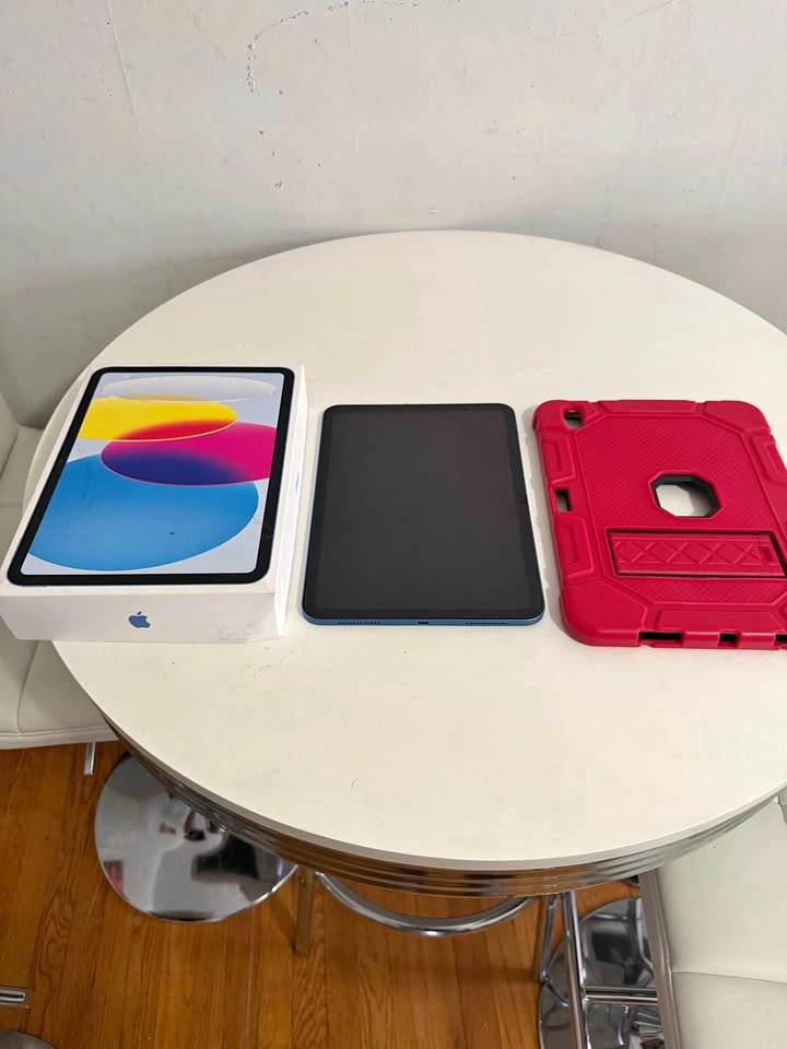 Apple iPad 10th Gen 64GB Wi-Fi + Cellular (Blue)