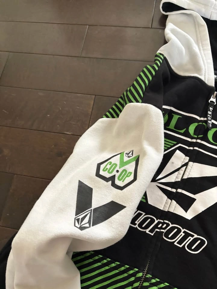 Y2K volcum zip up hoodie - photo 4