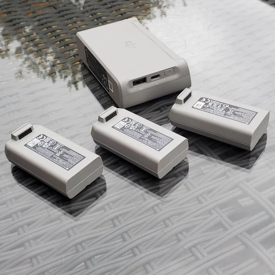 DJI Mini 2 Two-Way Charging Hub and 3 Batteries - photo 2