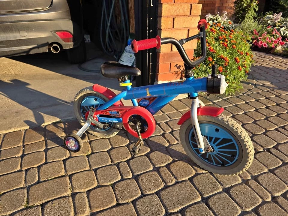 Thomas & Friends Kids' Bike with Training Wheels