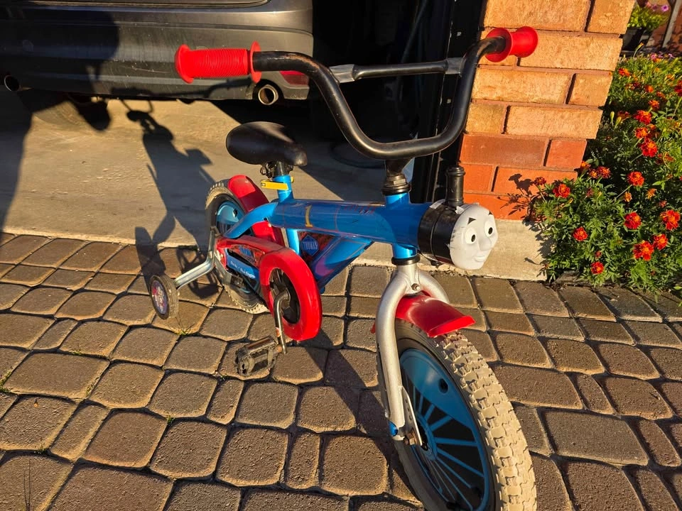 Thomas & Friends Kids' Bike with Training Wheels - photo 2
