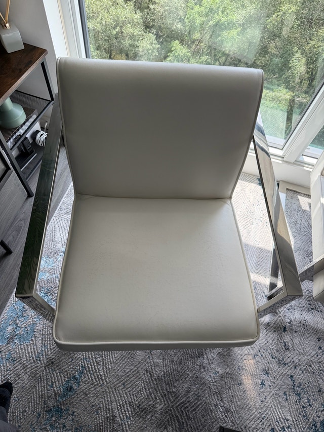 Modern High-end Mobilia White Leather Chair