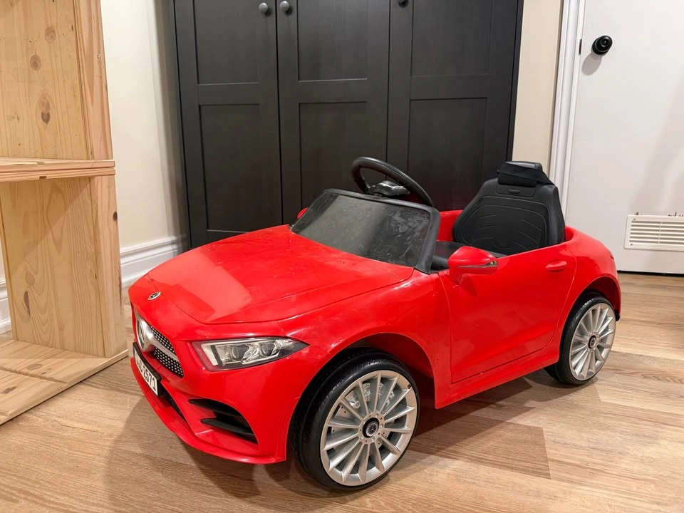 VOLTZ electric drivable ride-on car red BMW - photo 2