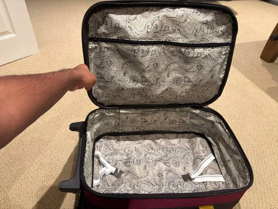 Maroon Hand-carry Luggage - Must Go ASAP - photo 3