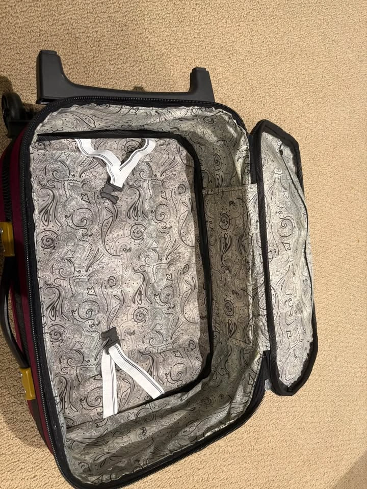 Maroon Hand-carry Luggage - Must Go ASAP - photo 4
