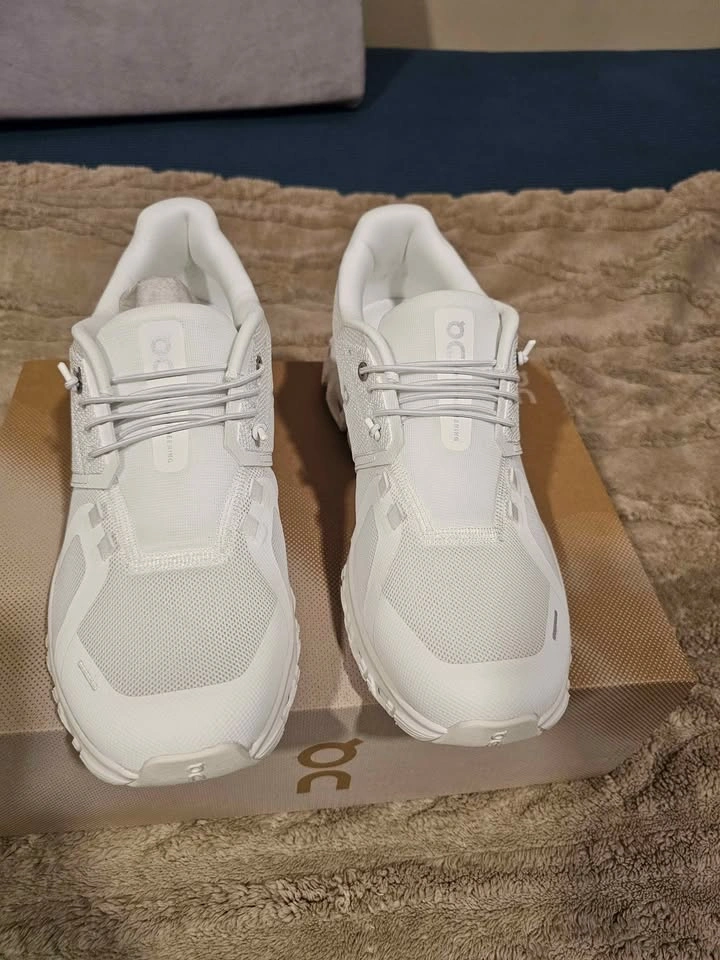 On Cloud 6 White/White Brand New, Size 9 Men - photo 2