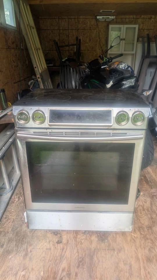 Samsung NE58F9500SS Electric Range - photo 3