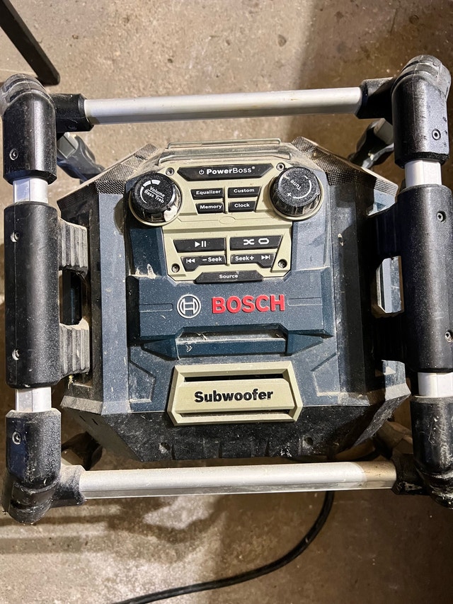 Bosch 18v Jobsite Radio and power station - photo 2