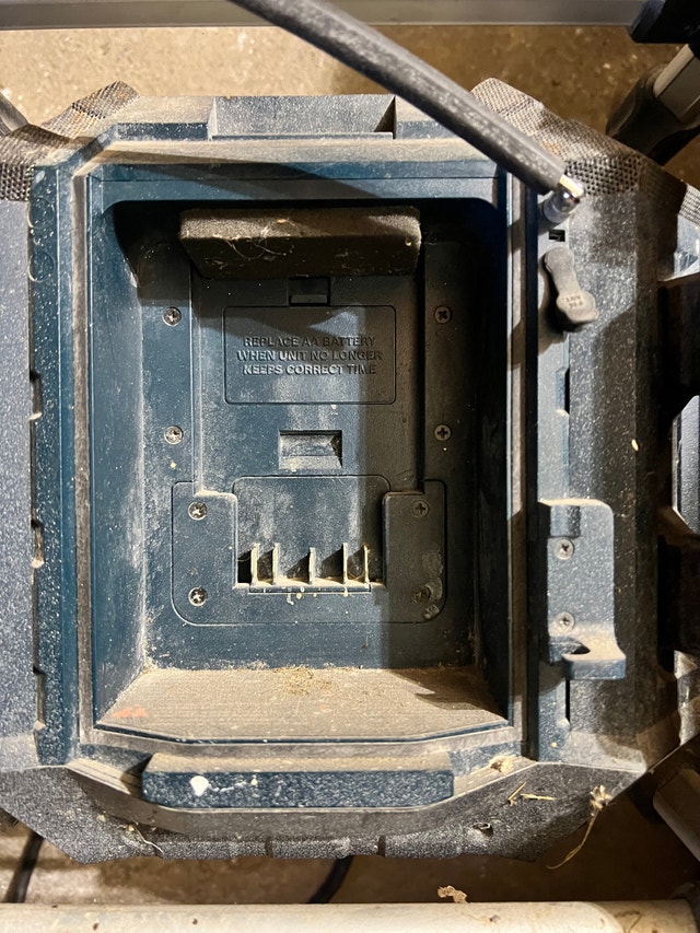 Bosch 18v Jobsite Radio and power station - photo 4