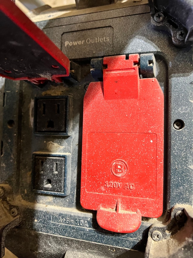 Bosch 18v Jobsite Radio and power station - photo 5