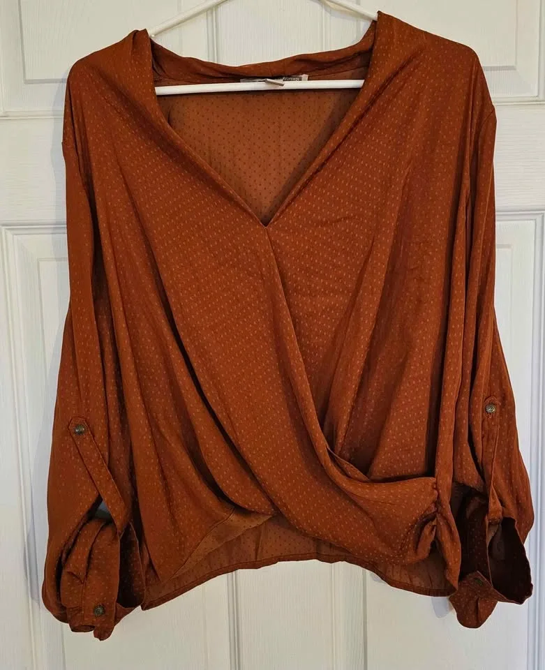 Forever 21 Contemporary Swiss Dot Surplice Wrap Blouse - Size La - photo 2