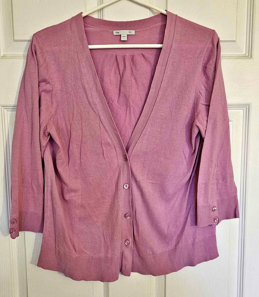 GAP V-Neck Button-Front Lightweight Knit Cardigan - Size Large