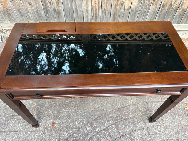 Beautiful Whalen Bayside wood desk - can deliver - photo 2