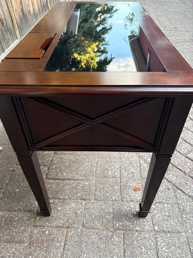 Beautiful Whalen Bayside wood desk - can deliver - photo 3
