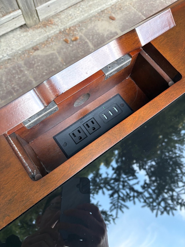 Beautiful Whalen Bayside wood desk - can deliver - photo 4