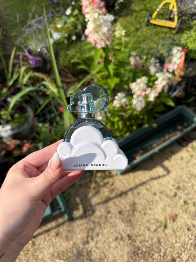 Ariana Grande Cloud Perfume