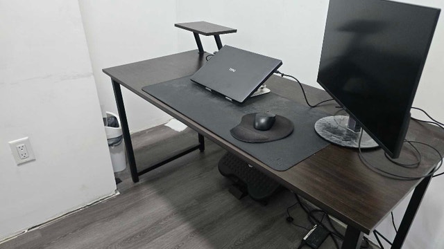 Large Computer / Office Desk with Monitor Shelf - photo 2
