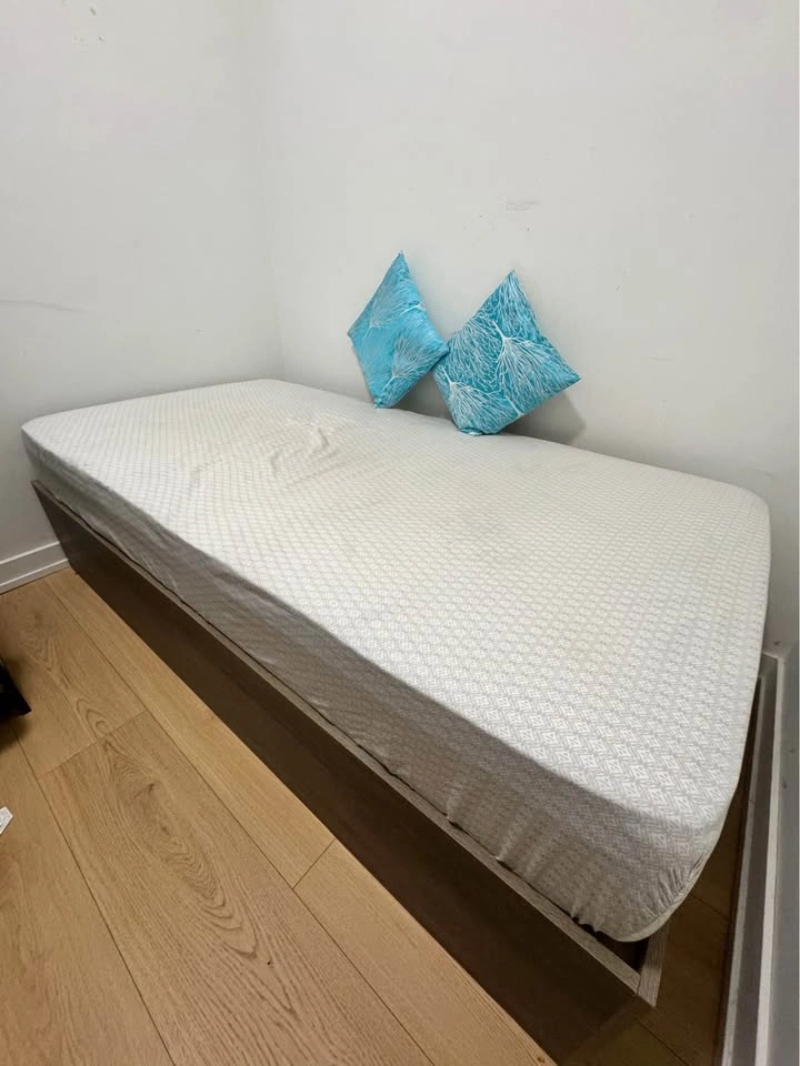 Single bed (storage) with mattress ,2 pillows,1 sheet - photo 2