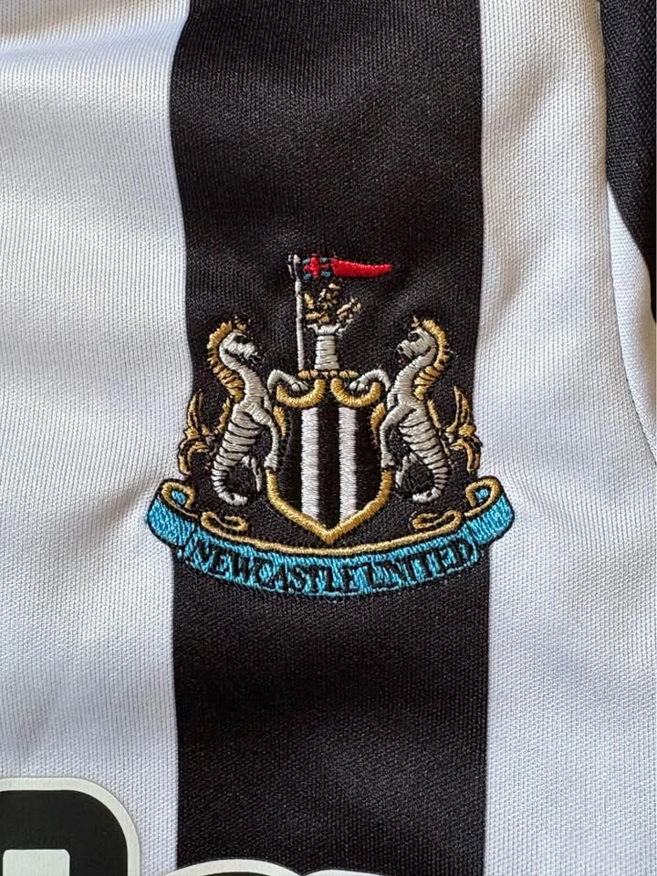 Newcastle United F.C. 2023/24 Kids Home Jersey - Excellent Condi - photo 2