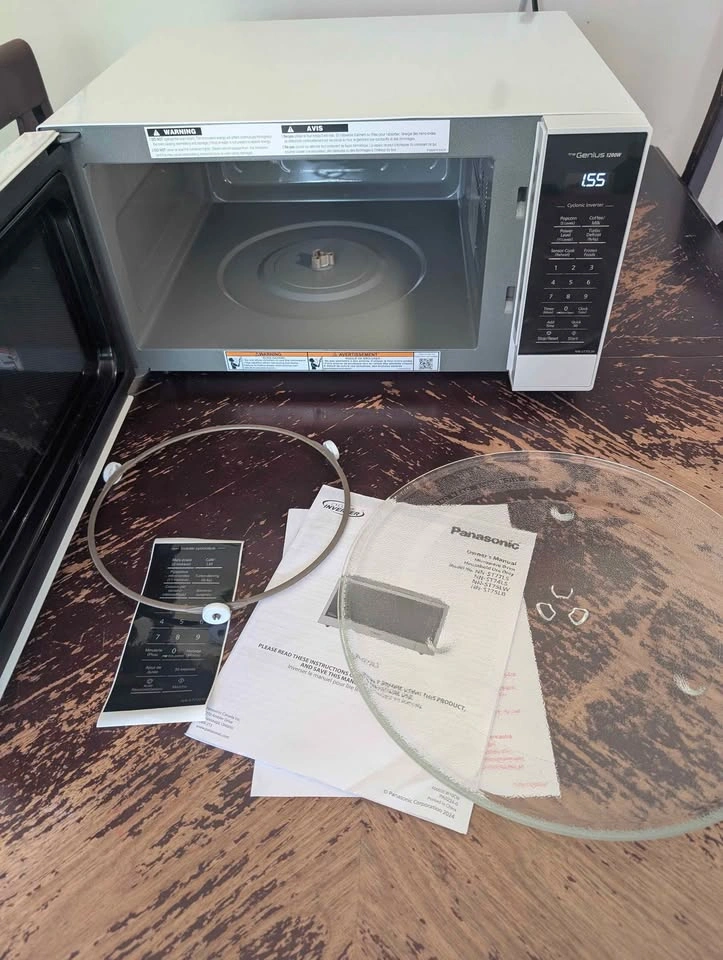 Microwave - Panasonic NNST75LWC Genius Microwave 1.6 cu. ft. - photo 2