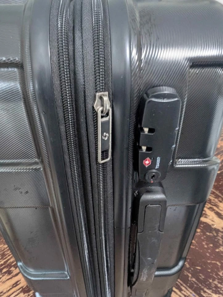 Samsonite Omni 2 Carry-On Luggage - Used - photo 3