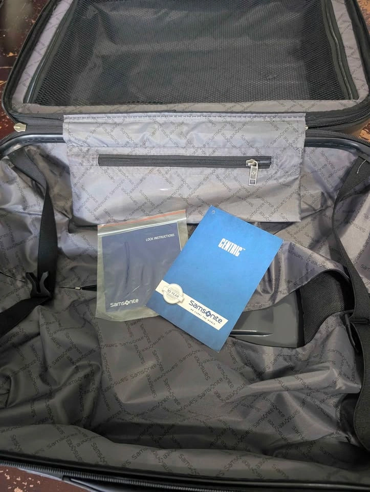 Samsonite Omni 2 Carry-On Luggage - Used - photo 4