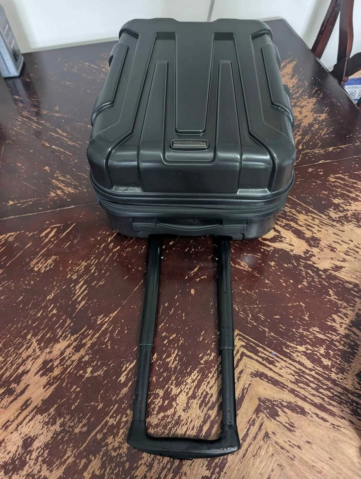 Samsonite Omni 2 Carry-On Luggage - Used - photo 5