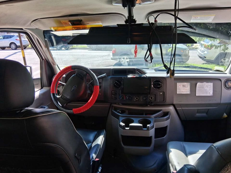 2014 Ford E350 Super Duty Passenger XLT Van - photo 2