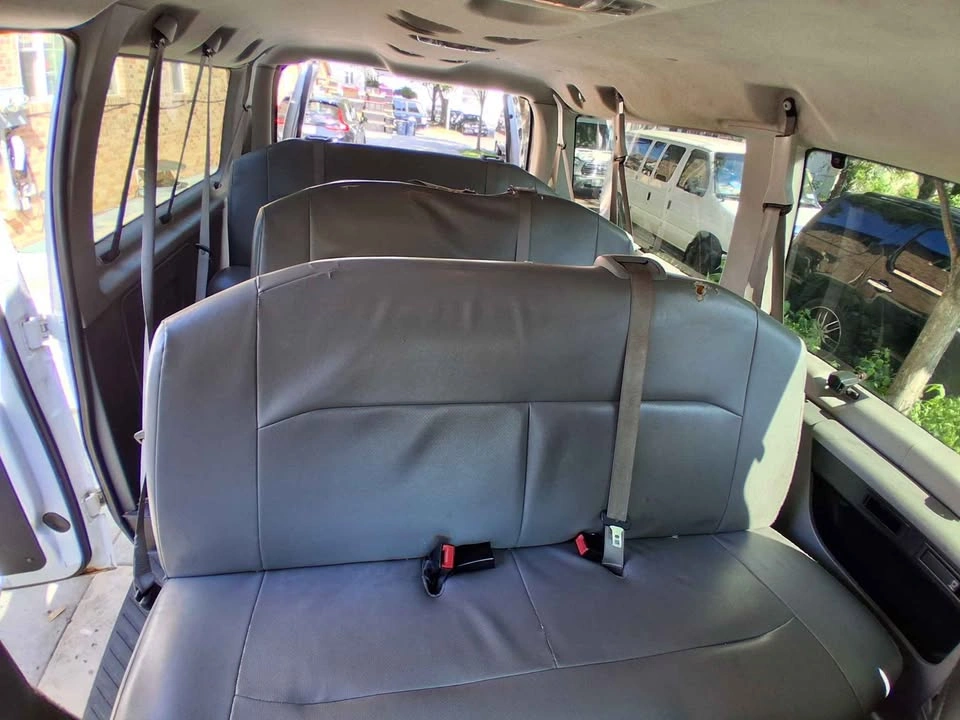 2014 Ford E350 Super Duty Passenger XLT Van - photo 3