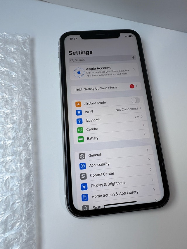 iPhone XR 64GB Unlocked – White – Very Good Condition - photo 4